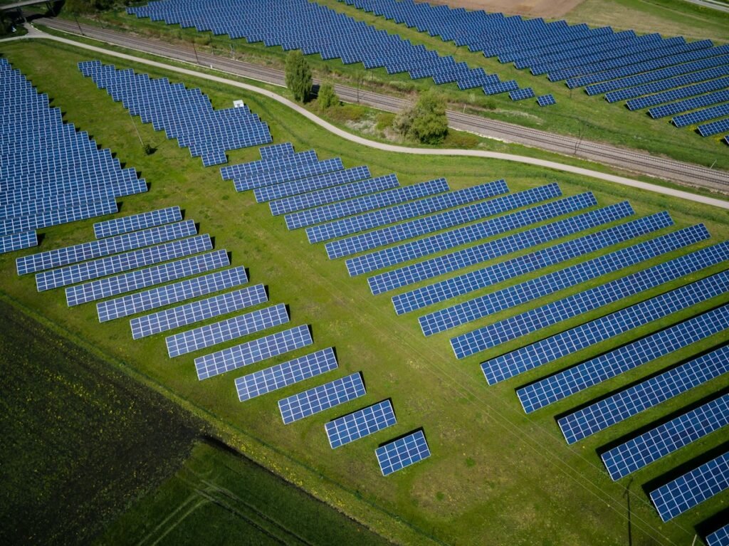 Clean Energy Infrastructure: Kosovo’s Push Toward Renewable Power and Green Transition Panele diellore dhe energji e ripërtëritshme në Kosovë