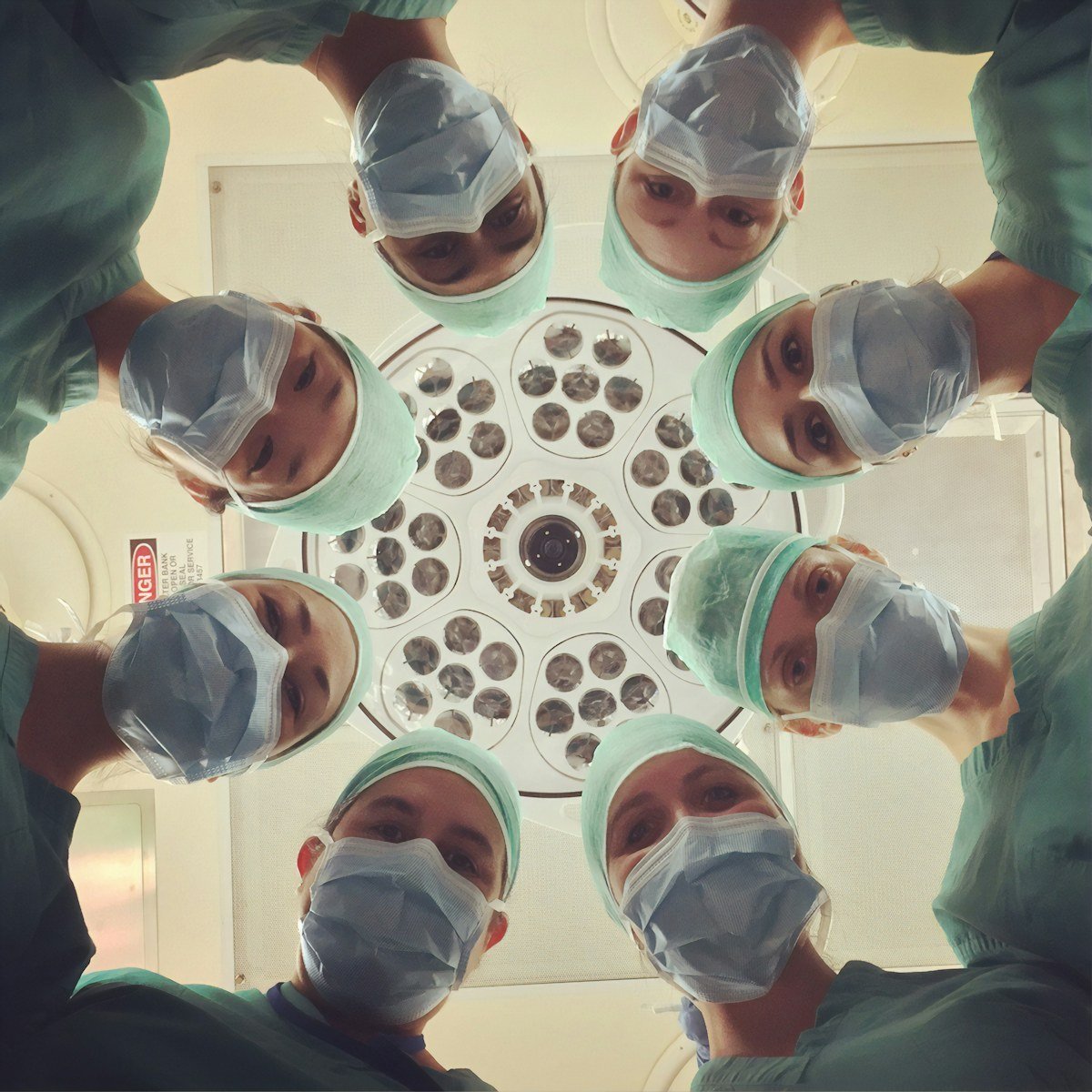 Spitalet rajonale n\u00eb Kosov\u00eb mjek\u00eb dhe specialist\u00eb sh\u00ebndet\u00ebsor\u00eb n\u00eb spital modern